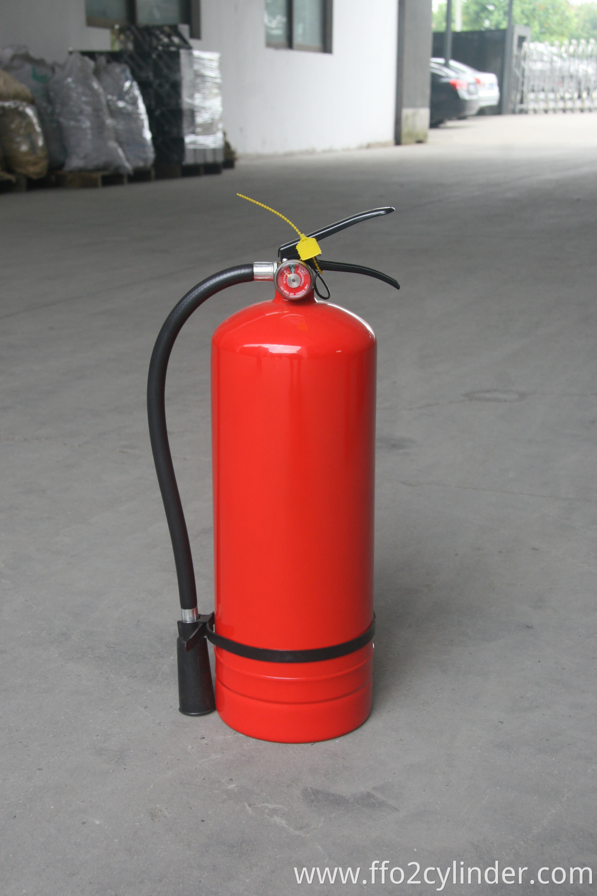 Portable water fire extinguisher